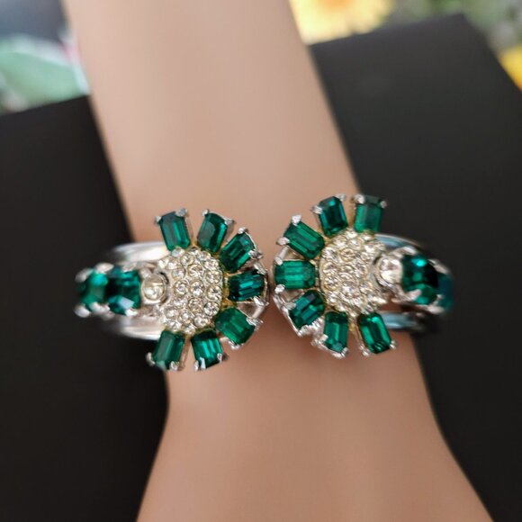 Vintage Emerald Green Rhinestone Art Deco Style Hinged Clamper Bracelet - Picture 4 of 11